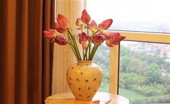 Bình hoa bằng sứ cho phòng khách và phòng ngủ